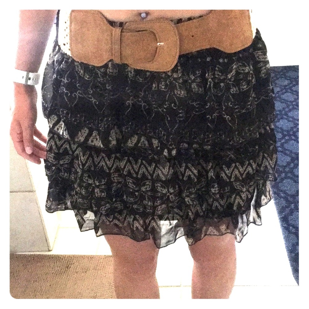 Ruffle skirt with belt